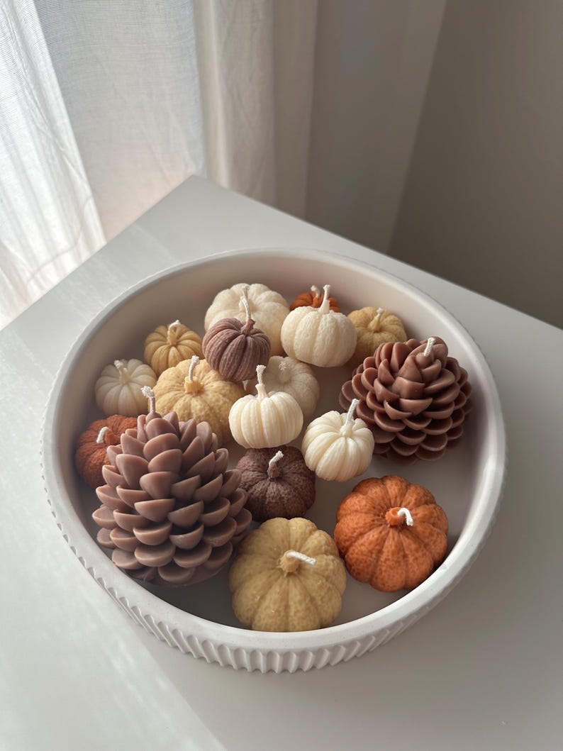 Tannenzapfen Kerze aus Rapswachs, 8cm Höhe, Herbst Winter Deko