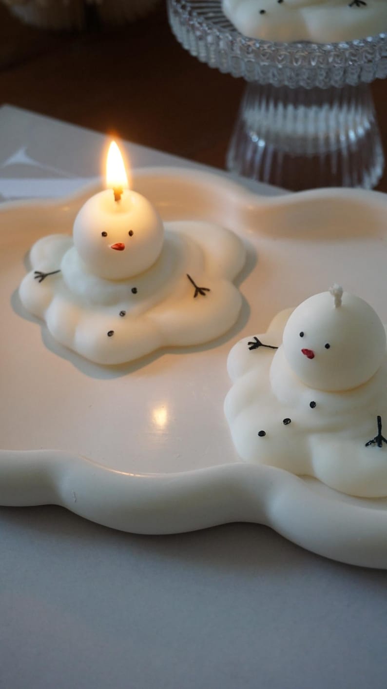Handgemachte Winter Kerze Schneemann aus Raps Wachs 7x4cm