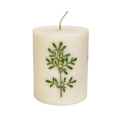 Sojawachs Kerze mit Litauischer Rautenblume, 9 cm x 7,5 cm, Duftend, Handgegossen