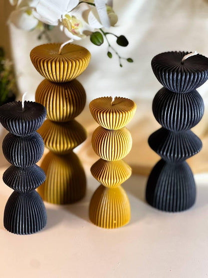 Übergroße gerippte Stumpenkerzen in zwei Größen - 17x7,5x6,3cm und 23x3x7cm