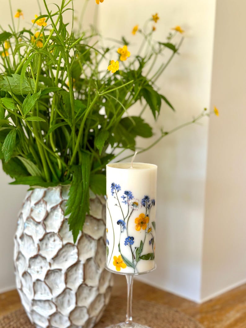 Sojakerze mit Blumenmuster, Duftkerze, 14 cm x 7 cm, 45–50 Stunden Brenndauer
