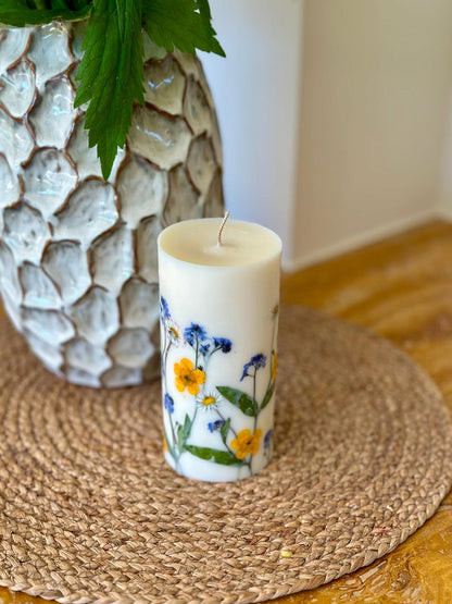 Sojakerze mit Blumenmuster, Duftkerze, 14 cm x 7 cm, 45–50 Stunden Brenndauer