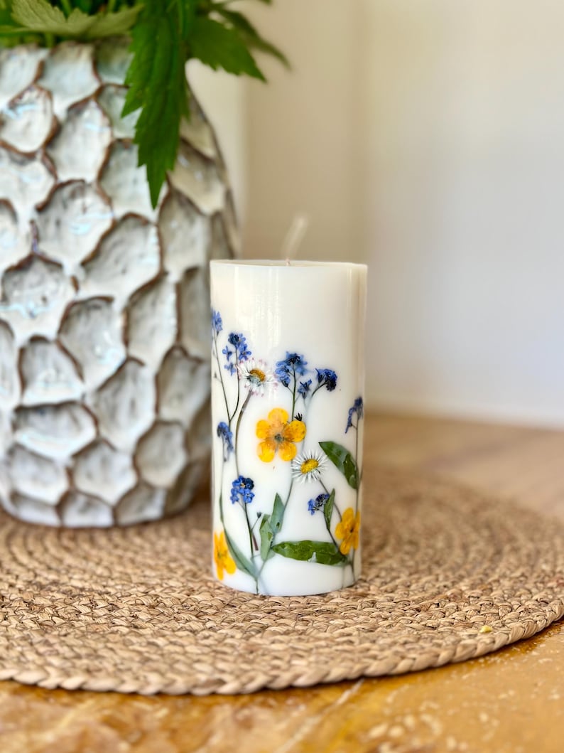 Sojakerze mit Blumenmuster, Duftkerze, 14 cm x 7 cm, 45–50 Stunden Brenndauer
