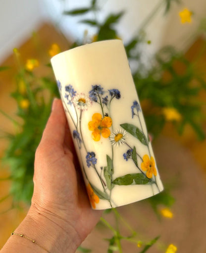Sojakerze mit Blumenmuster, Duftkerze, 14 cm x 7 cm, 45–50 Stunden Brenndauer