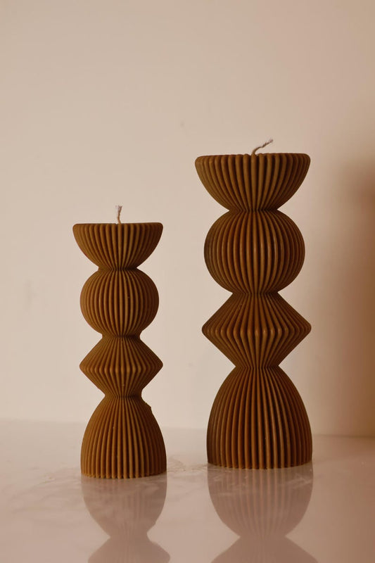 Übergroße gerippte Stumpenkerzen in zwei Größen - 17x7,5x6,3cm und 23x3x7cm