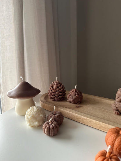 Tannenzapfen Kerze aus Rapswachs, 8cm Höhe, Herbst Winter Deko