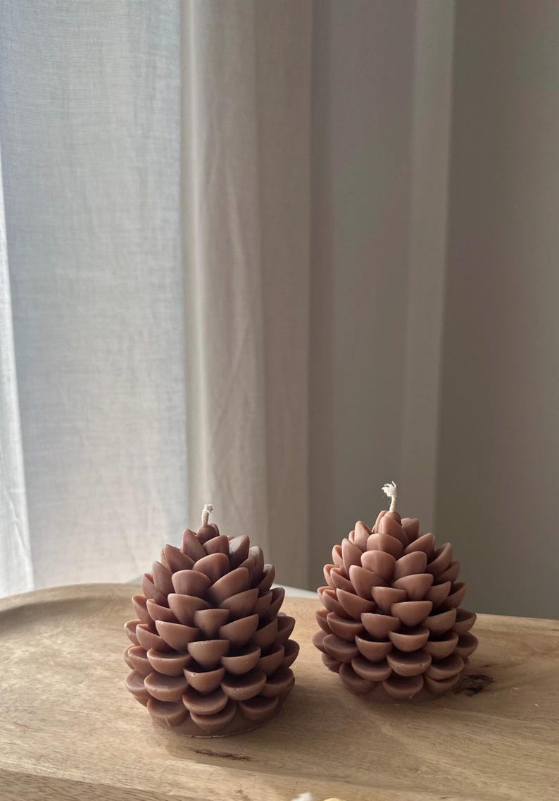Tannenzapfen Kerze aus Rapswachs, 8cm Höhe, Herbst Winter Deko