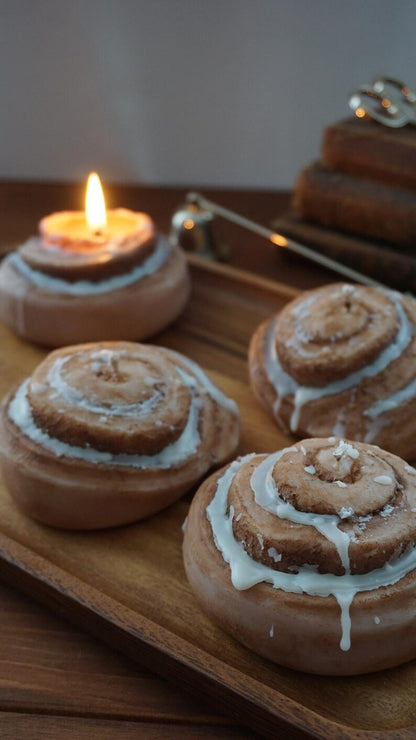 Zimtschnecken Kerze aus veganem Rapswachs - Dessertkerze als Tischdeko für Herbst und Winter