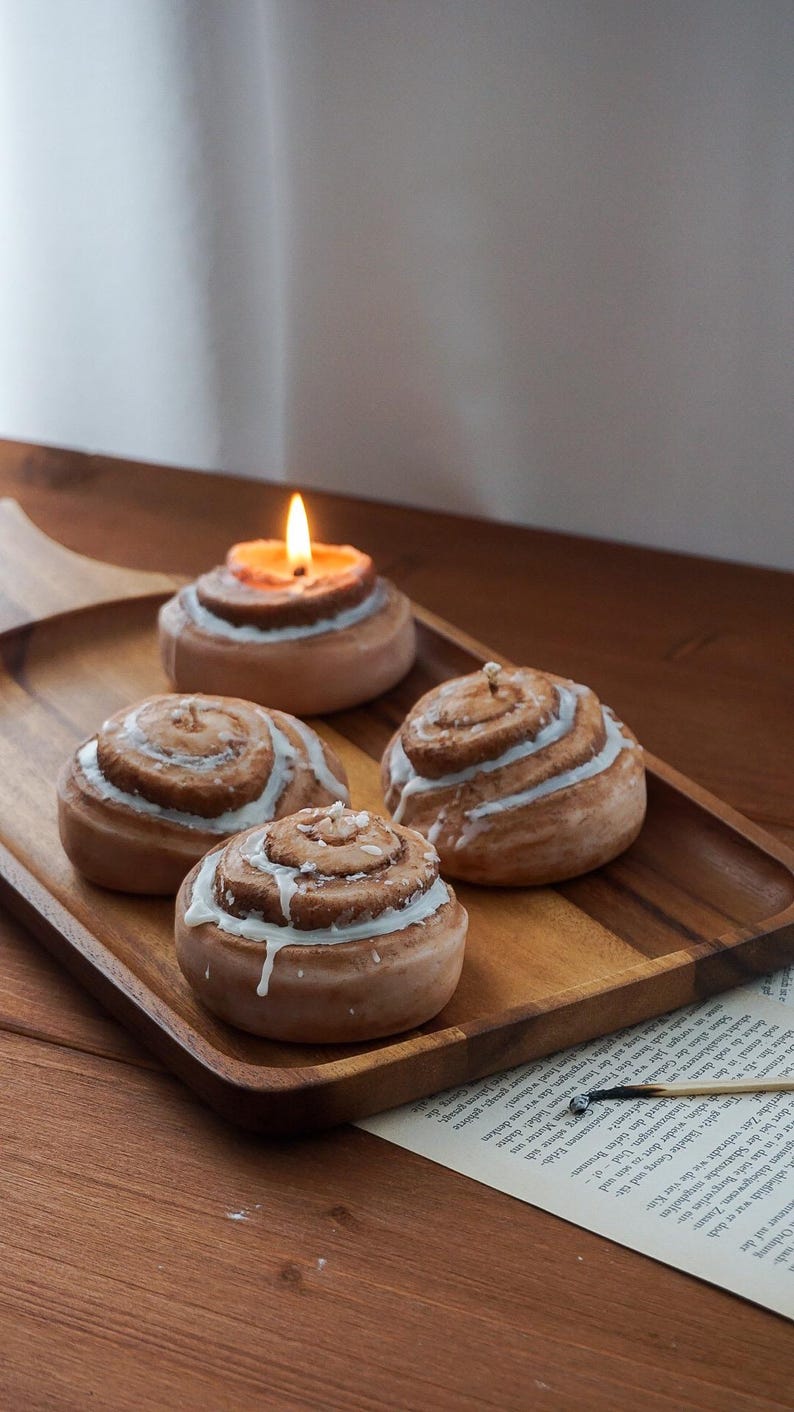 Zimtschnecken Kerze aus veganem Rapswachs - Dessertkerze als Tischdeko für Herbst und Winter
