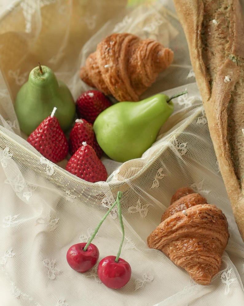 Handgefertigte Bäckerei Kerze – Brotlaib, Croissant und Früchte – parfümiert oder unparfümiert