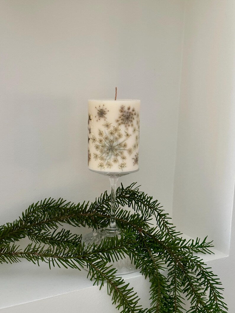 Botanische Sojakerze - Schneeflockenblume, Winterduft (Kiefer, Zimt, Vanille), 9x7,5 cm, 100% Sojawachs