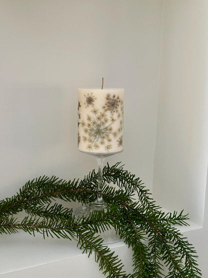 Botanische Sojakerze - Schneeflockenblume, Winterduft (Kiefer, Zimt, Vanille), 9x7,5 cm, 100% Sojawachs