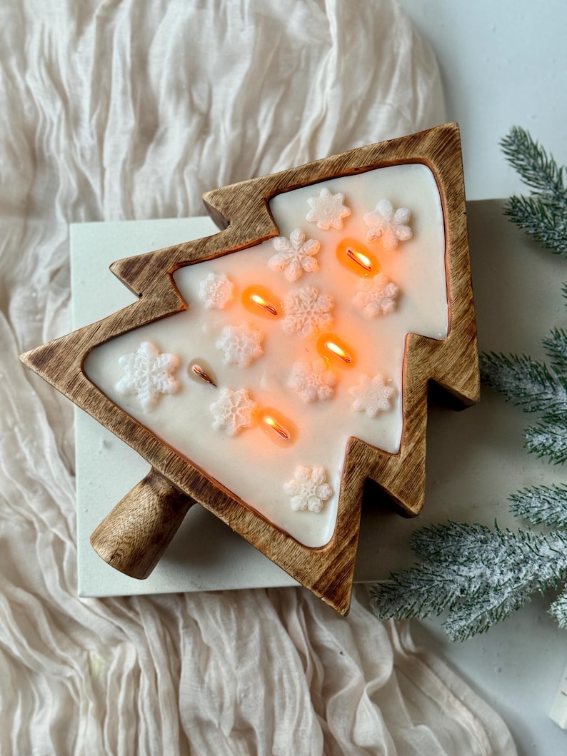 Weihnachtsbaum-Holzschale mit Schneeflocken oder Weihnachtsstern, Sojakerze, 100% natürliches Sojawachs, Holzdochte, 26 cm x 19 cm