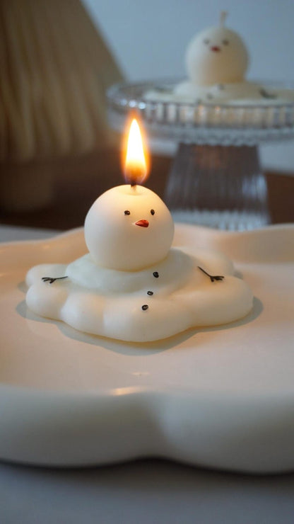 Handgemachte Winter Kerze Schneemann aus Raps Wachs 7x4cm