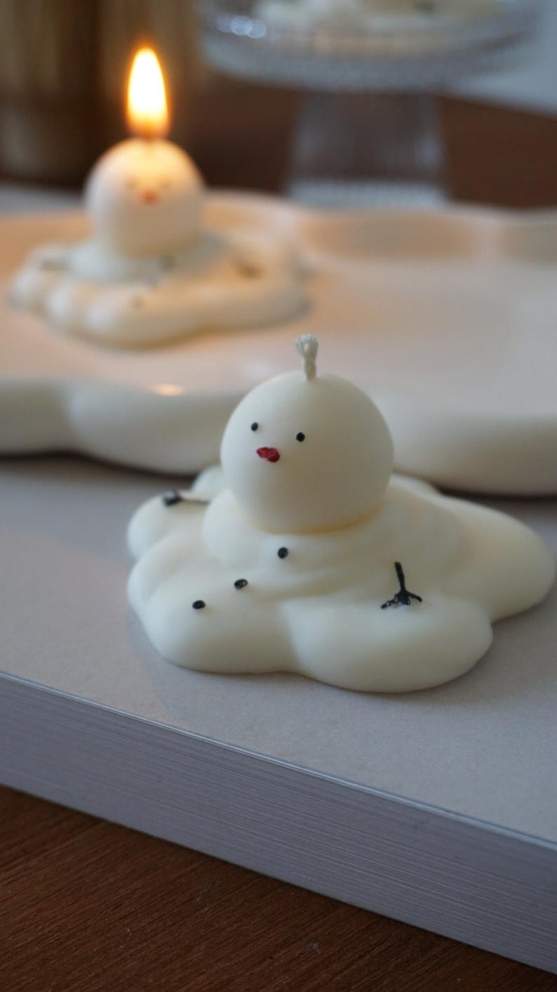 Handgemachte Winter Kerze Schneemann aus Raps Wachs 7x4cm