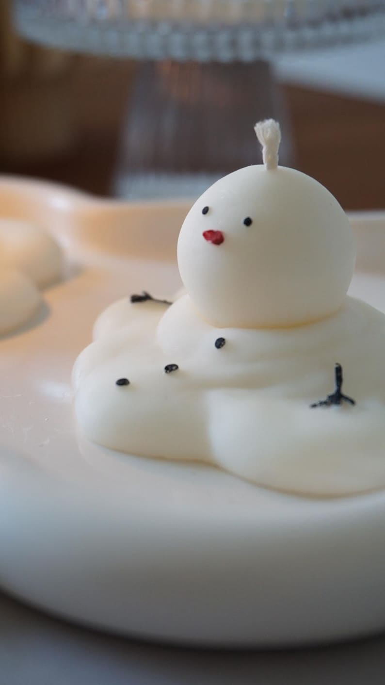 Handgemachte Winter Kerze Schneemann aus Raps Wachs 7x4cm