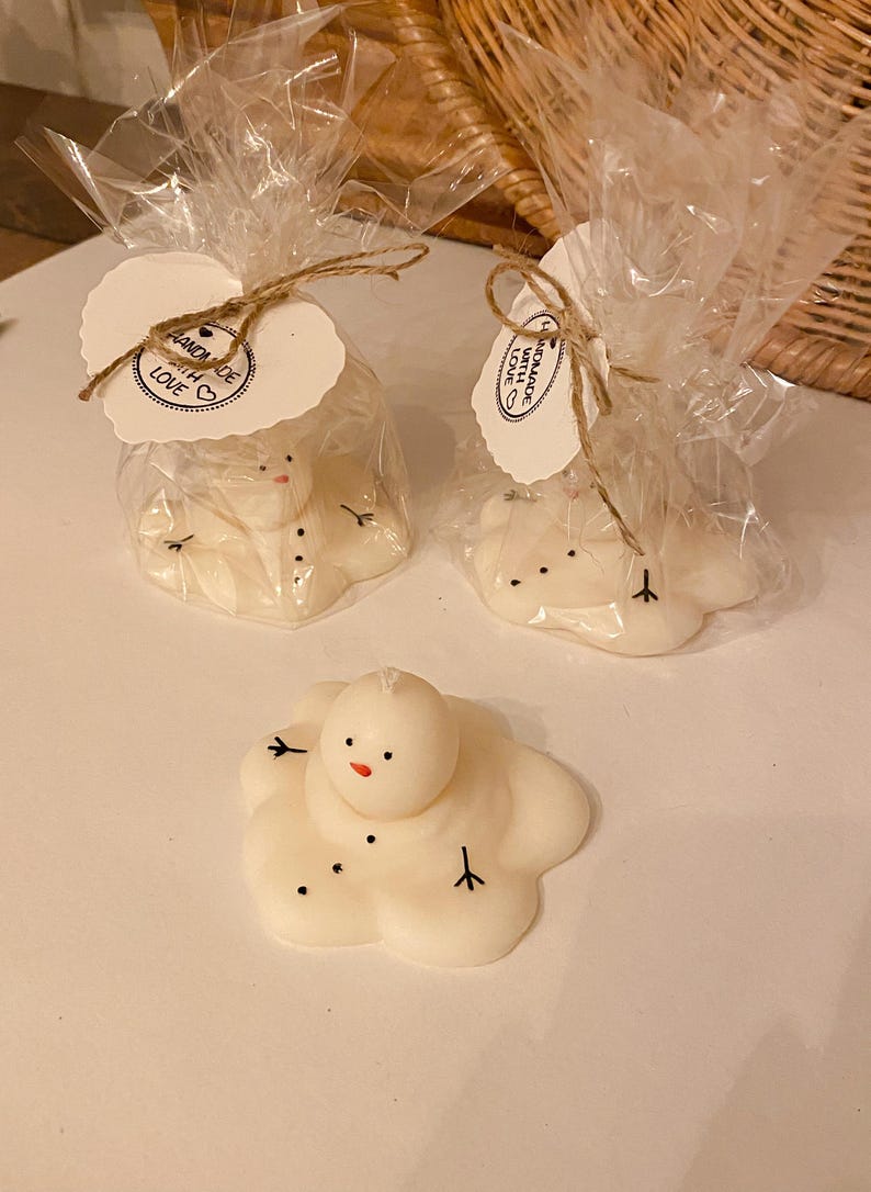 Handgemachte Winter Kerze Schneemann aus Raps Wachs 7x4cm