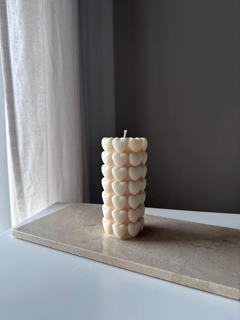 Herz Säulenkerze Cremeweiß Pastell 12 cm Rapswachs