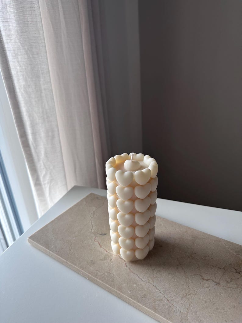Herz Säulenkerze Cremeweiß Pastell 12 cm Rapswachs