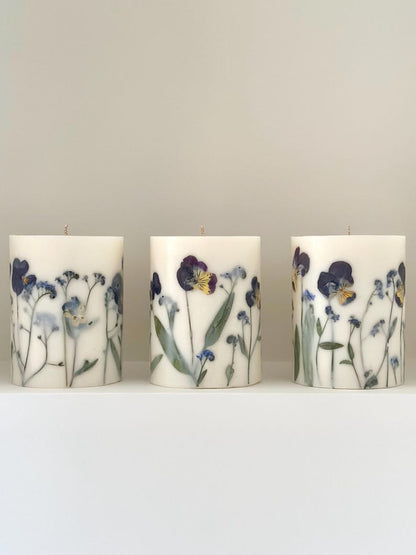 Gepresste Blume Stumpenkerze – Sojawachskerze mit echten Blumen, 9 x 7,5 cm
