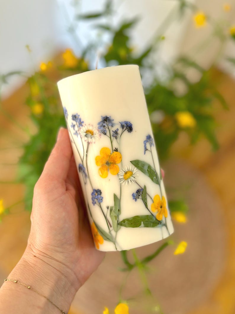 Sojakerze mit Blumenmuster, Duftkerze, 14 cm x 7 cm, 45–50 Stunden Brenndauer