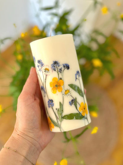 Sojakerze mit Blumenmuster, Duftkerze, 14 cm x 7 cm, 45–50 Stunden Brenndauer