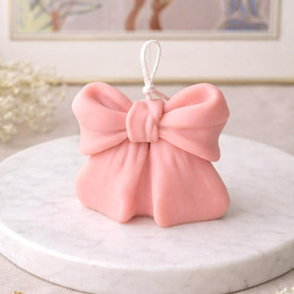 Handgegossene Schleifenkerze aus Rapswachs – Duftfreie Ribbon Candle – Ästhetische Deko-Kerze