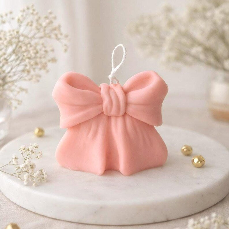 Handgegossene Schleifenkerze aus Rapswachs – Duftfreie Ribbon Candle – Ästhetische Deko-Kerze