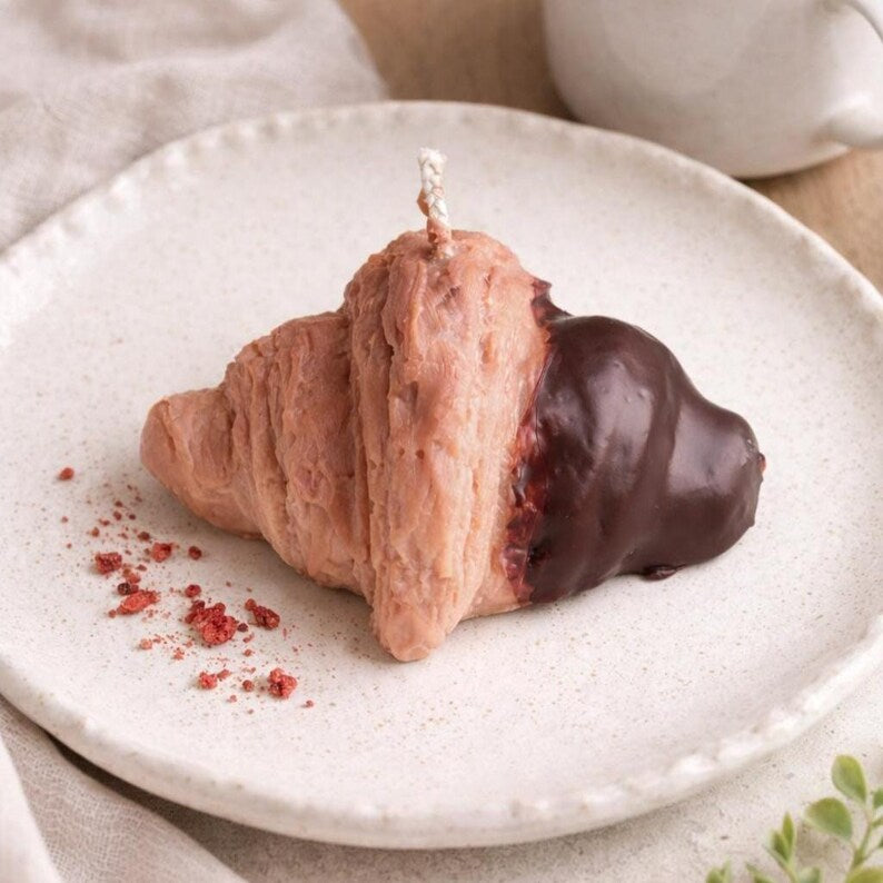 Waffelkerze mit Erdbeeren & Schokolade aus Rapswachs – Handgegossen, Vanille, Himbeer, Haselnuss-Schokolade