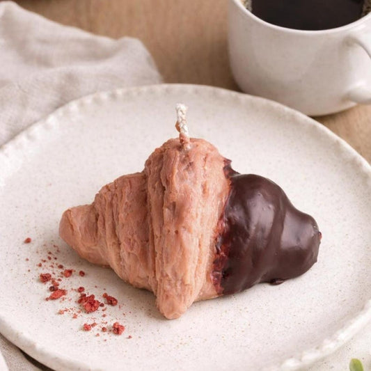 Croissant Kerze aus Rapswachs, Schokoladenoptik, Handgegossen, Deko, 100 g, 9 × 7 cm