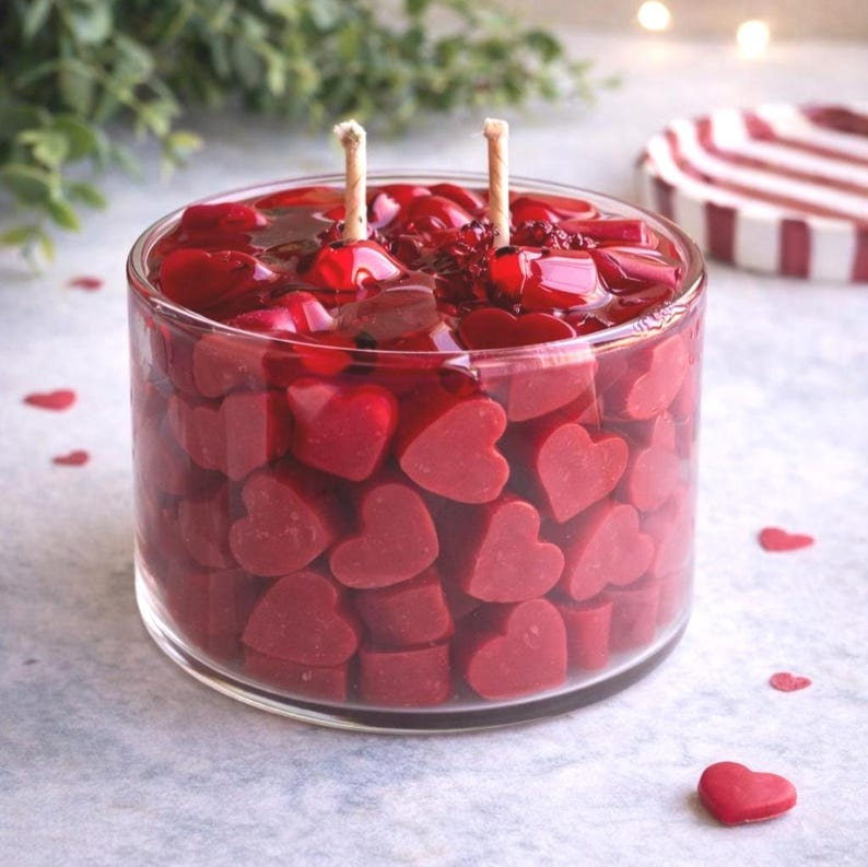 Handgegossene Schleifenkerze aus Rapswachs – Duftfreie Ribbon Candle – Ästhetische Deko-Kerze