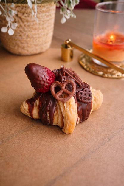 Rapswachs Croissant Kerze Schoko-Strawberry 9x7 cm 100 g