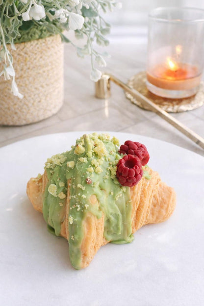 Rapswachs Croissant Kerze Schoko-Strawberry 9x7 cm 100 g