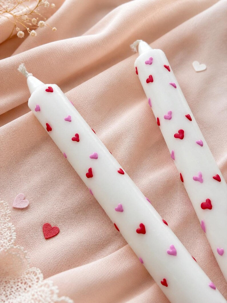2er-Set Stabkerzen aus Stearin, handbemalt mit Herzdesign, Weiß, Rot, Rosa