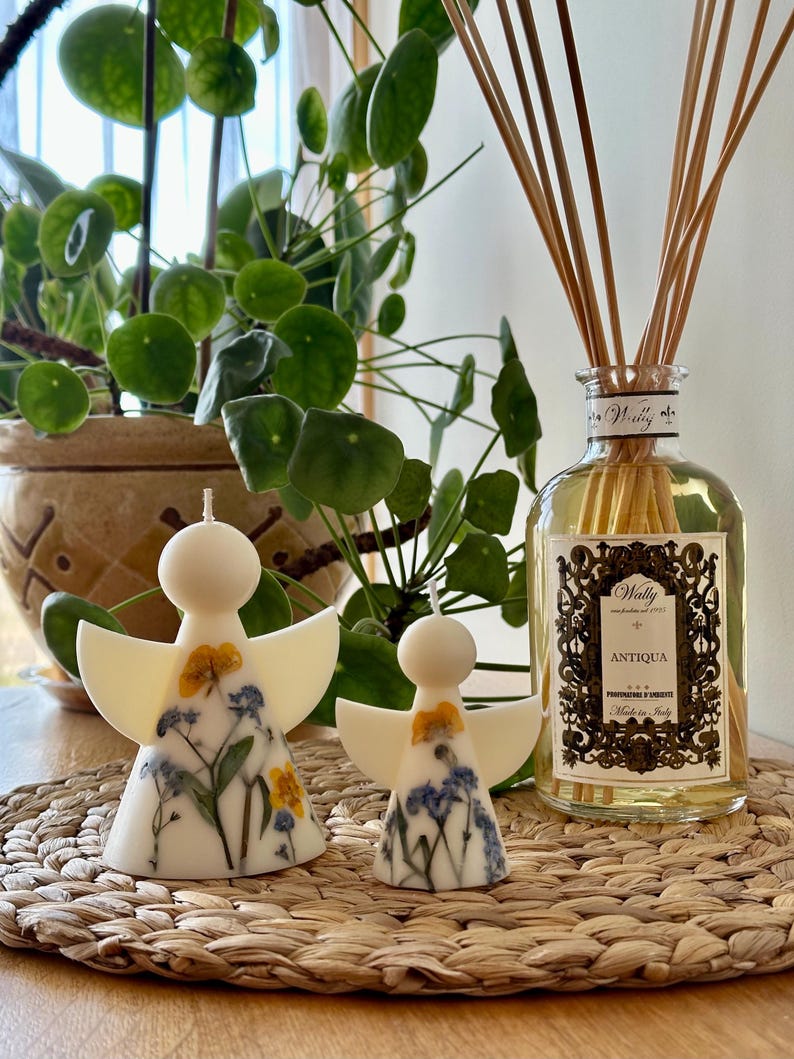Engel Kerze mit getrockneten Blumen, handgefertigte Blumenkerze, Sojawachs