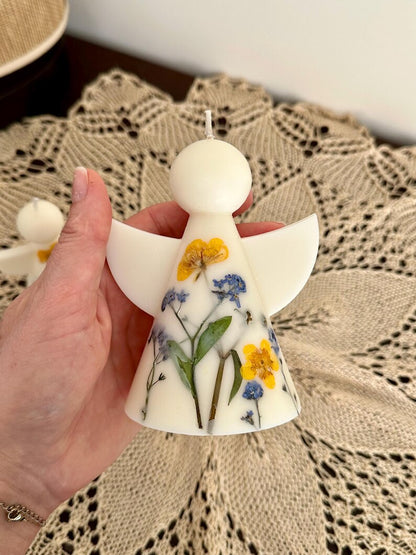 Engel Kerze mit getrockneten Blumen, handgefertigte Blumenkerze, Sojawachs