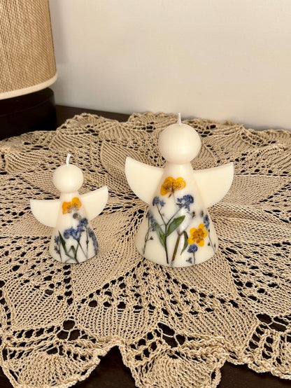 Engel Kerze mit getrockneten Blumen, handgefertigte Blumenkerze, Sojawachs