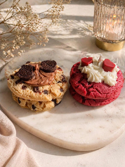 Red Velvet Cookie Kerze, Chocolate Chips Cookie Kerze, Realistische Dessert Deko aus Rapswachs, 8x4 cm