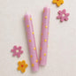 Set aus 2 Stabkerzen in Rosa mit floralem Design