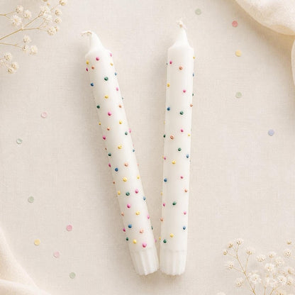 Set mit 2 handbemalten Stabkerzen Pastell Konfetti, weiße Kerzen mit pastellfarbenen Punkten, Stearin