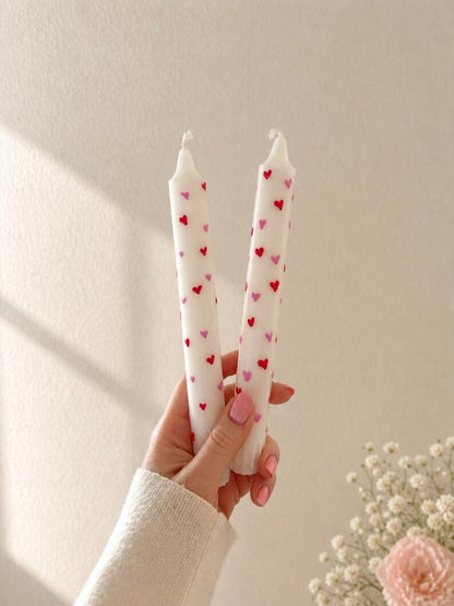 2er-Set Stabkerzen aus Stearin, handbemalt mit Herzdesign, Weiß, Rot, Rosa