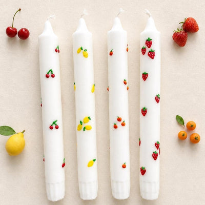 4er-Set Stabkerzen mit Fruchtmotiven – Handbemalt, Stearin, Weiß mit bunten Akzenten