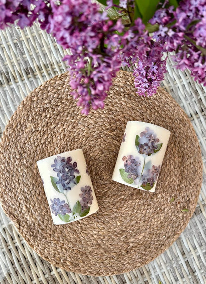 Sojakerze mit echten Fliederblumen, Sojawachs, Baumwolldocht, 9 x 7,5 cm