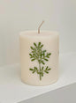 Sojawachs Kerze mit Litauischer Rautenblume, 9 cm x 7,5 cm, Duftend, Handgegossen
