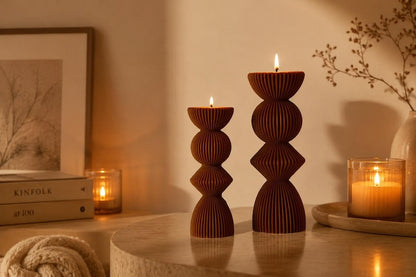 Übergroße gerippte Stumpenkerzen in zwei Größen - 17x7,5x6,3cm und 23x3x7cm