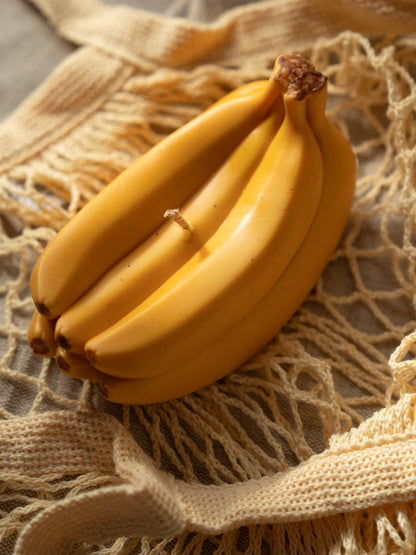 Bananenförmige Kerze aus Sojawachs und Olivenwachs, 14 cm x 7 cm, 252 g