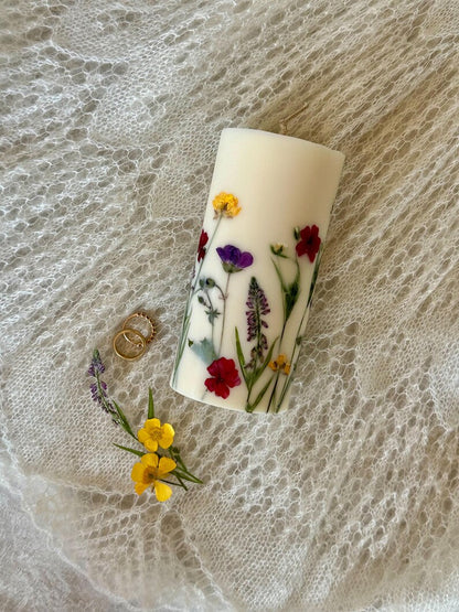 Sojakerze mit Blumenmuster, Duftkerze, 14 cm x 7 cm, 45–50 Stunden Brenndauer